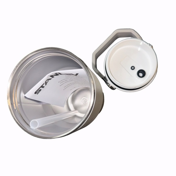 Stanley 20 oz Stainless Steel Ice Flow 2.0 Flip
Straw Tumbler Frost
New with Tag - Picture 4 of 5